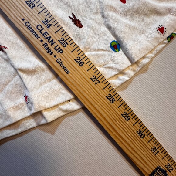 Old Navy V-Neck Tee XXL Cream Peace Heart All Over Print - Picture 4 of 6